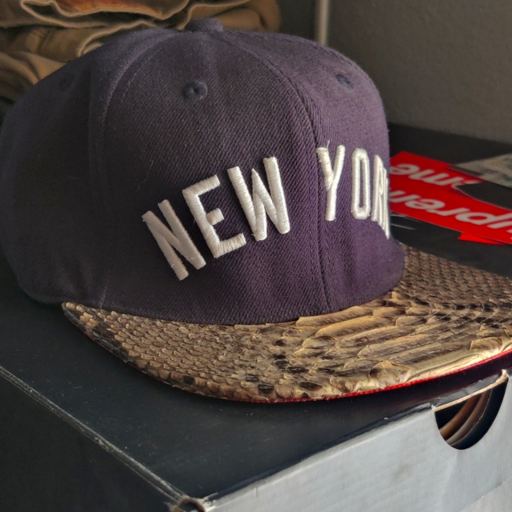 JUST DON NY Yankees python/lambskin strapback